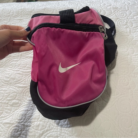 Nike Duffle Bag - Picture 2 of 5